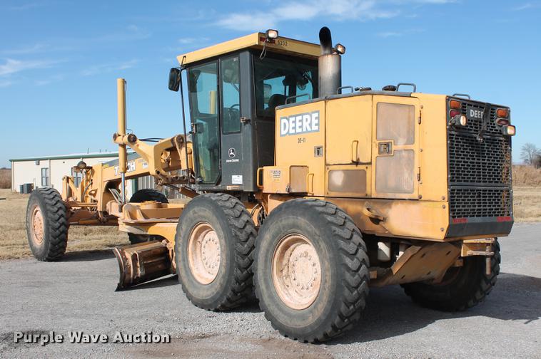 image for item DB5041 2004 John Deere 772CH II motor grader