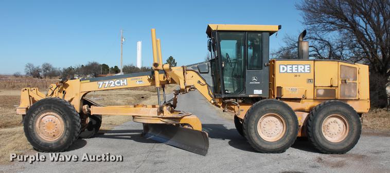 image for item DB5041 2004 John Deere 772CH II motor grader