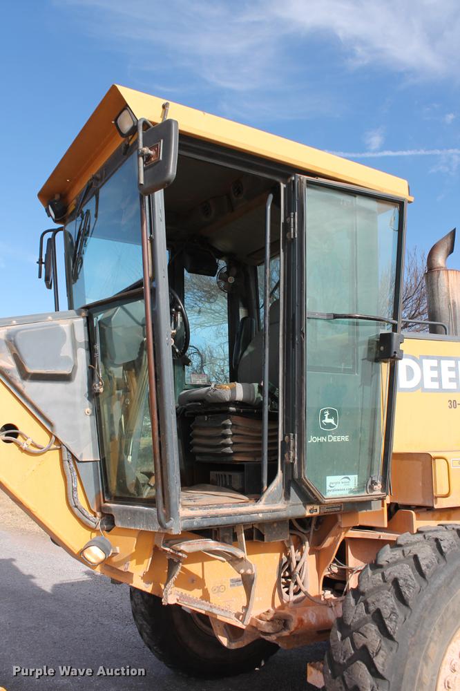 image for item DB5041 2004 John Deere 772CH II motor grader