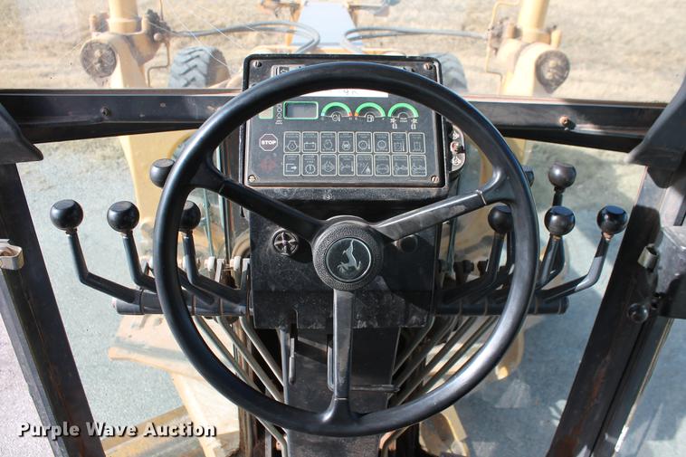 image for item DB5041 2004 John Deere 772CH II motor grader