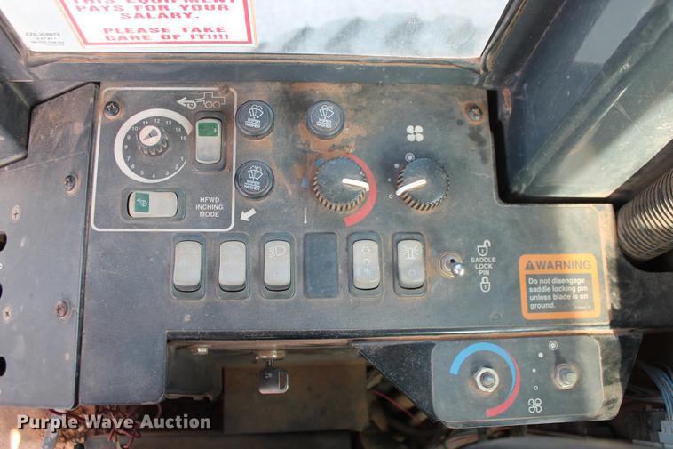 image for item DB5041 2004 John Deere 772CH II motor grader