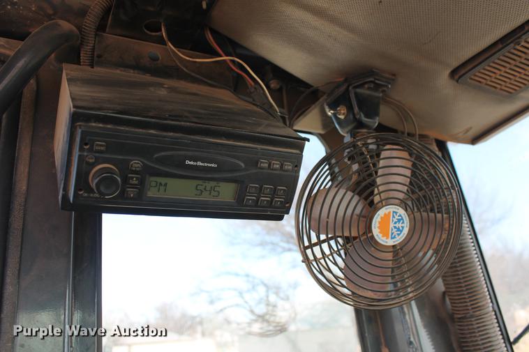 image for item DB5041 2004 John Deere 772CH II motor grader