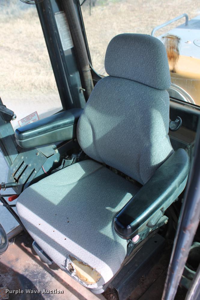 image for item DB5041 2004 John Deere 772CH II motor grader