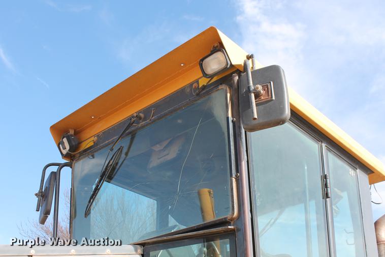 image for item DB5041 2004 John Deere 772CH II motor grader