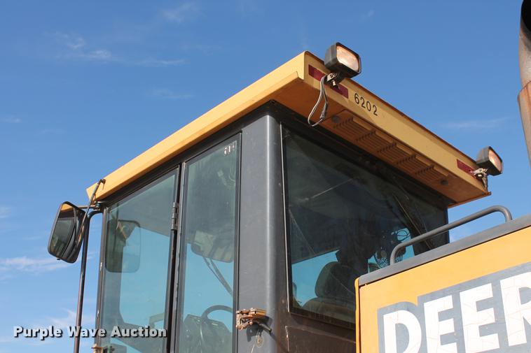 image for item DB5041 2004 John Deere 772CH II motor grader