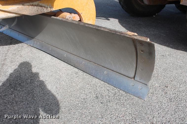 image for item DB5041 2004 John Deere 772CH II motor grader