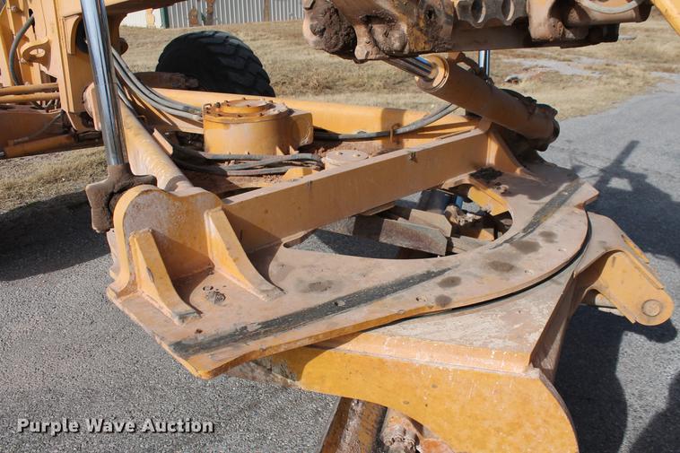 image for item DB5041 2004 John Deere 772CH II motor grader