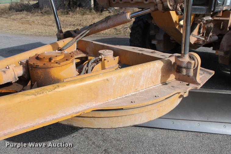 image for item DB5041 2004 John Deere 772CH II motor grader