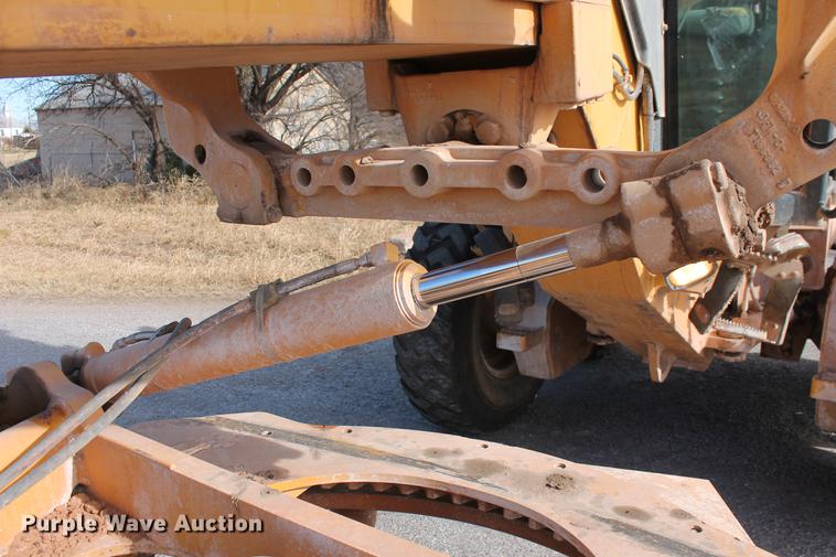 image for item DB5041 2004 John Deere 772CH II motor grader