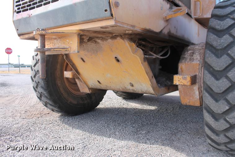 image for item DB5041 2004 John Deere 772CH II motor grader