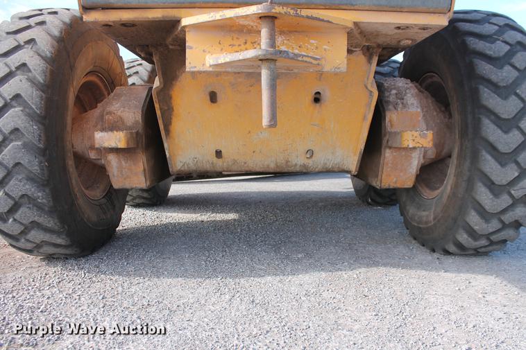 image for item DB5041 2004 John Deere 772CH II motor grader