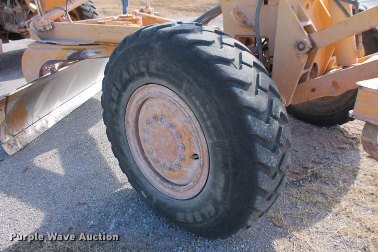 image for item DB5041 2004 John Deere 772CH II motor grader