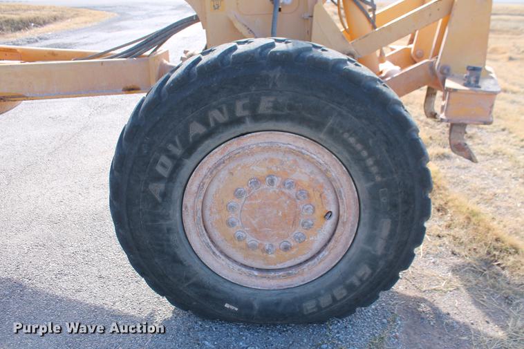 image for item DB5041 2004 John Deere 772CH II motor grader