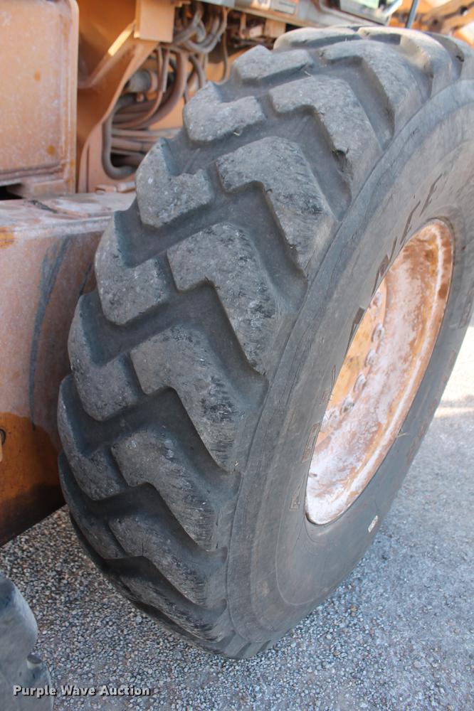 image for item DB5041 2004 John Deere 772CH II motor grader