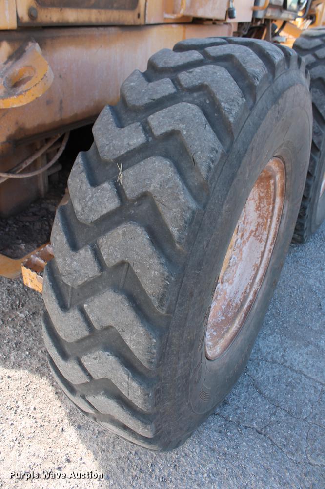 image for item DB5041 2004 John Deere 772CH II motor grader