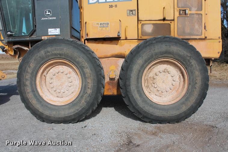 image for item DB5041 2004 John Deere 772CH II motor grader