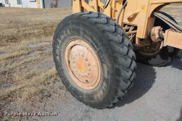 image for item DB5041 2004 John Deere 772CH II motor grader