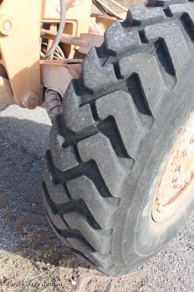 image for item DB5041 2004 John Deere 772CH II motor grader