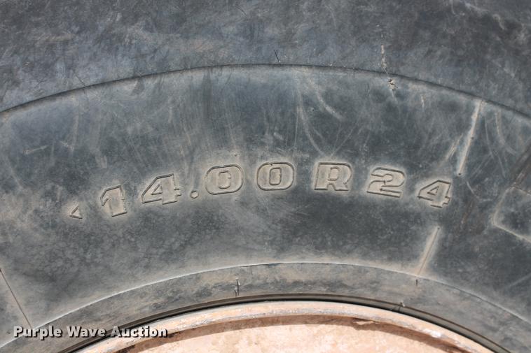 image for item DB5041 2004 John Deere 772CH II motor grader