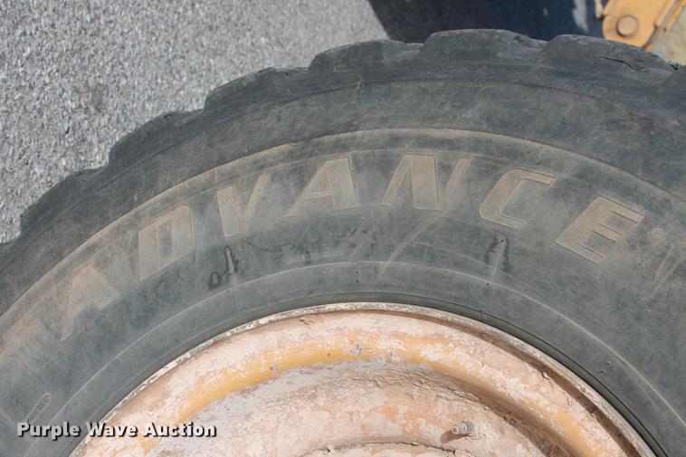 image for item DB5041 2004 John Deere 772CH II motor grader