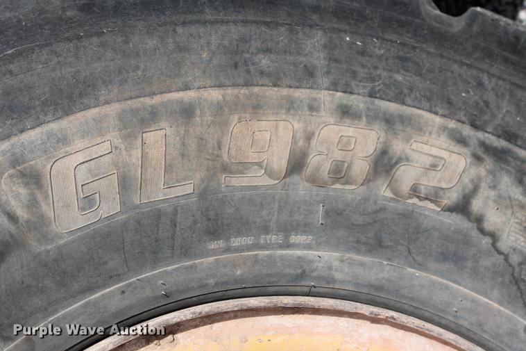 image for item DB5041 2004 John Deere 772CH II motor grader