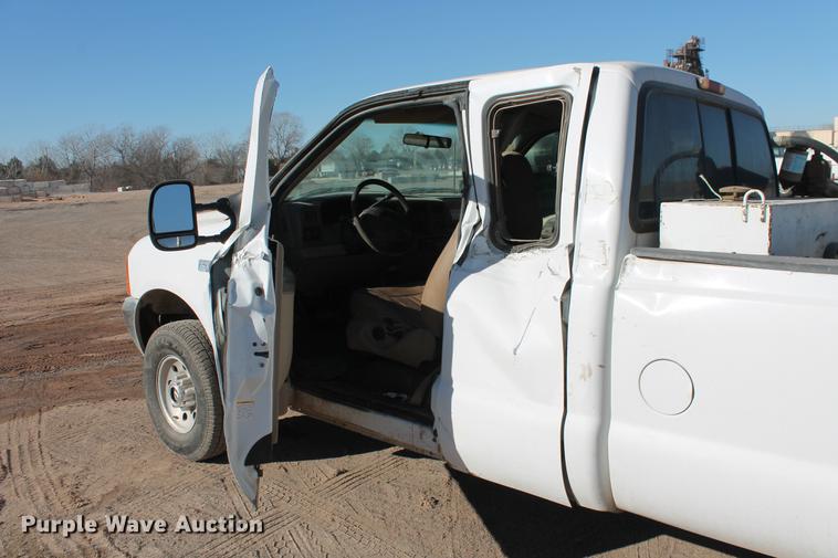 image for item DB5042 2000 Ford F250 Super Duty Super Cab pickup truck