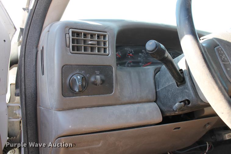 image for item DB5042 2000 Ford F250 Super Duty Super Cab pickup truck