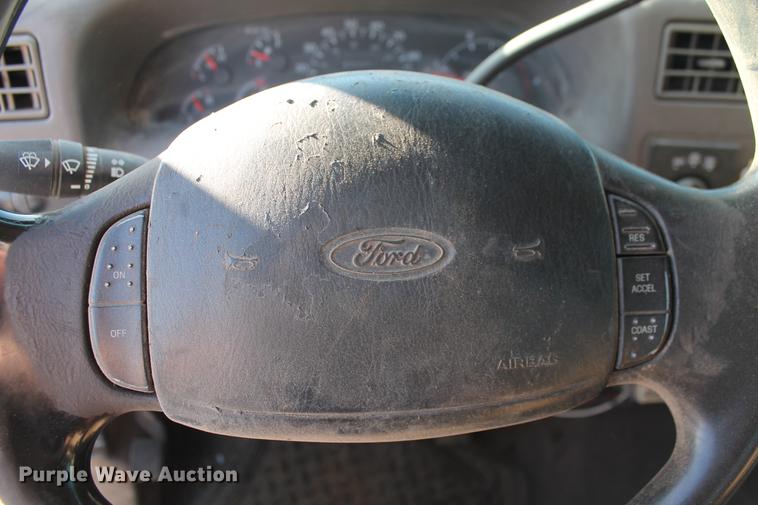 image for item DB5042 2000 Ford F250 Super Duty Super Cab pickup truck