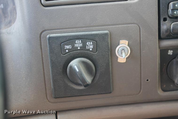 image for item DB5042 2000 Ford F250 Super Duty Super Cab pickup truck