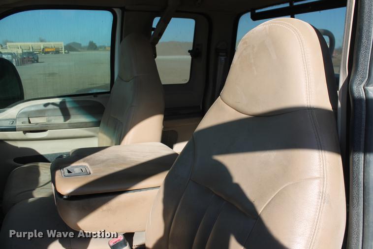 image for item DB5042 2000 Ford F250 Super Duty Super Cab pickup truck