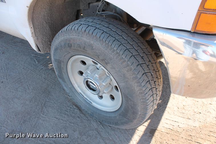 image for item DB5042 2000 Ford F250 Super Duty Super Cab pickup truck