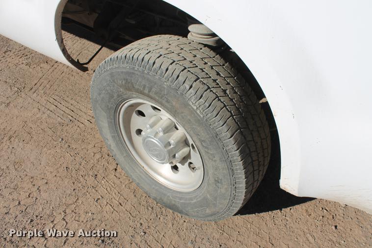 image for item DB5042 2000 Ford F250 Super Duty Super Cab pickup truck