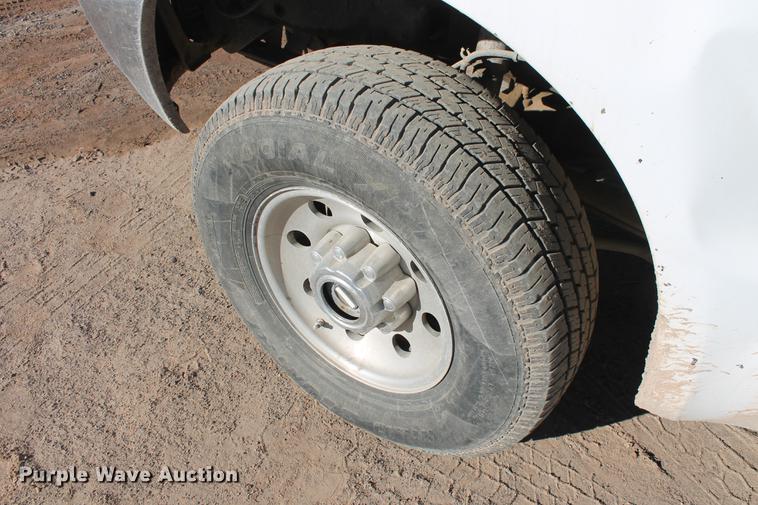 image for item DB5042 2000 Ford F250 Super Duty Super Cab pickup truck