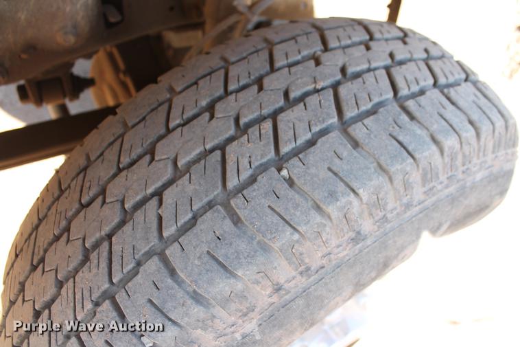 image for item DB5042 2000 Ford F250 Super Duty Super Cab pickup truck