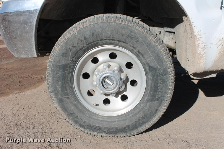 image for item DB5042 2000 Ford F250 Super Duty Super Cab pickup truck