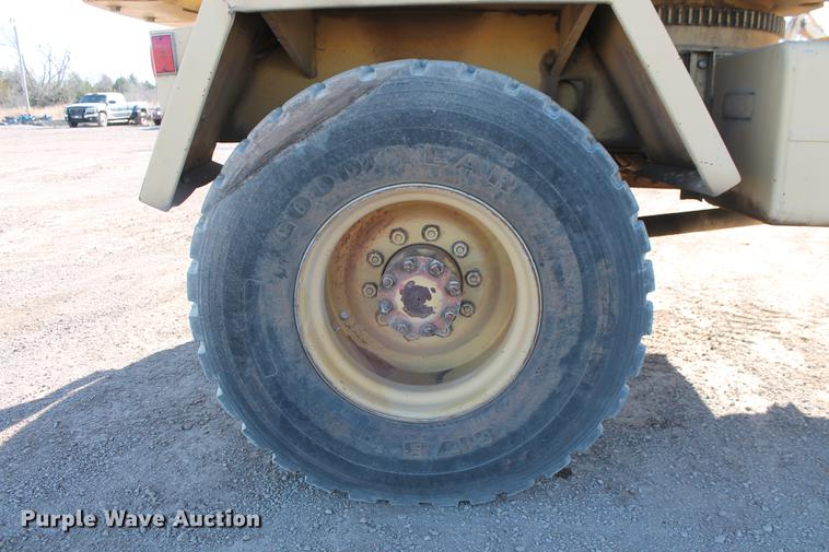 image for item DB5044 1995 Gradall G3WD excavator