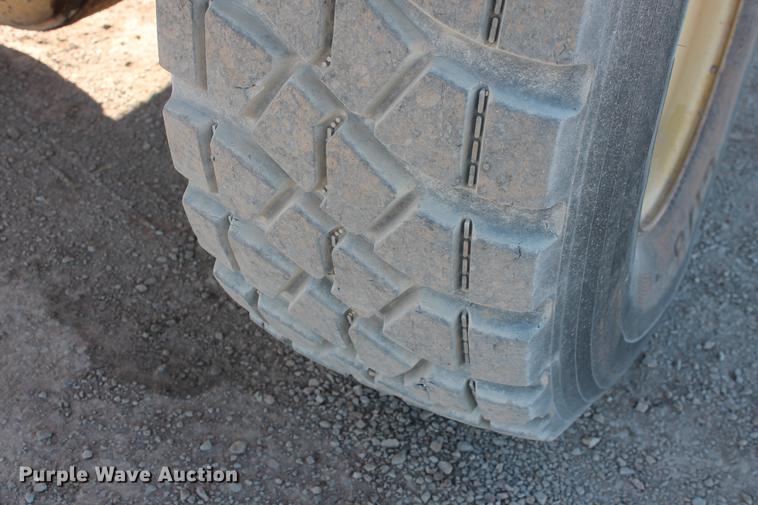 image for item DB5044 1995 Gradall G3WD excavator