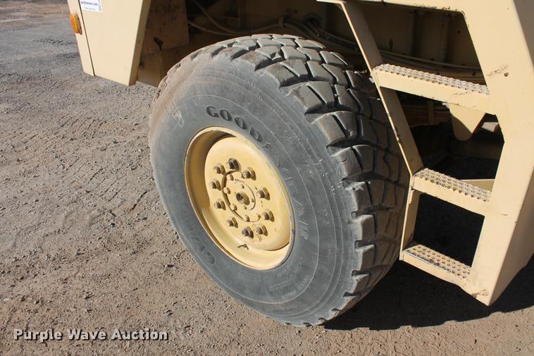 image for item DB5044 1995 Gradall G3WD excavator