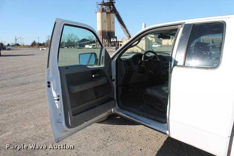 image for item DB5046 2006 Ford F150 STX Super Cab pickup truck