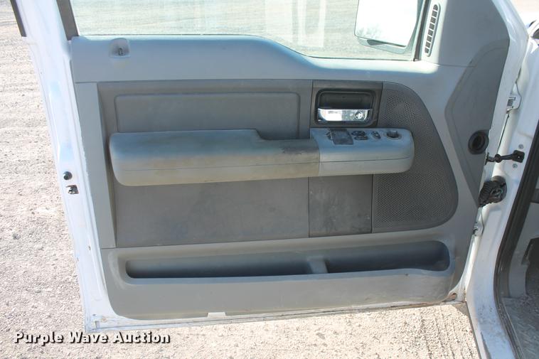 image for item DB5046 2006 Ford F150 STX Super Cab pickup truck