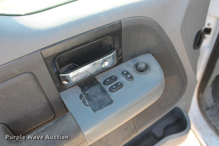 image for item DB5046 2006 Ford F150 STX Super Cab pickup truck