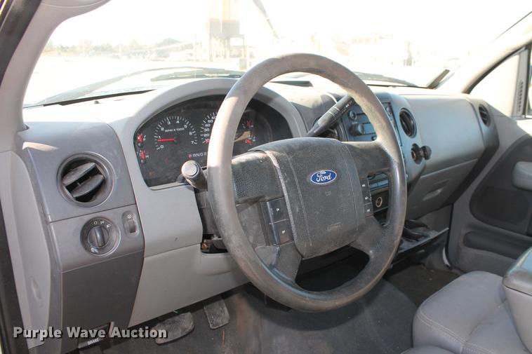 image for item DB5046 2006 Ford F150 STX Super Cab pickup truck