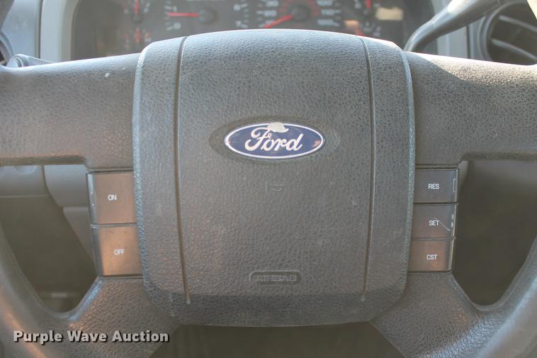 image for item DB5046 2006 Ford F150 STX Super Cab pickup truck