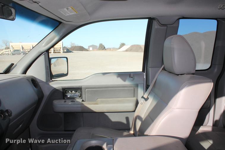 image for item DB5046 2006 Ford F150 STX Super Cab pickup truck