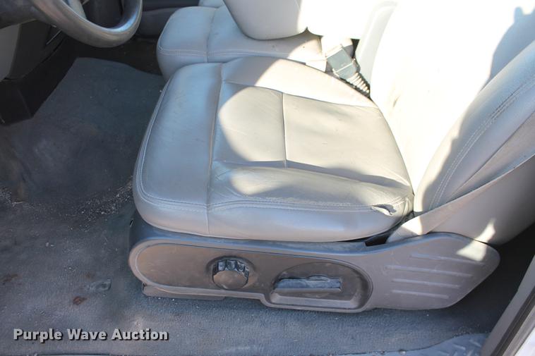 image for item DB5046 2006 Ford F150 STX Super Cab pickup truck