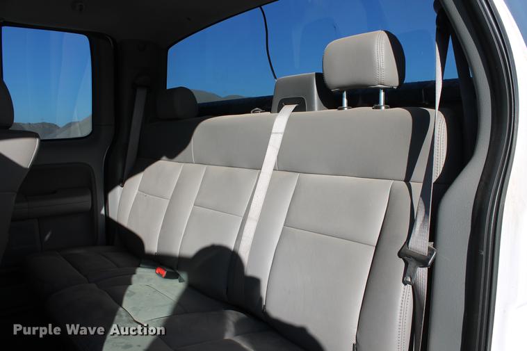 image for item DB5046 2006 Ford F150 STX Super Cab pickup truck