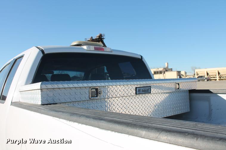 image for item DB5046 2006 Ford F150 STX Super Cab pickup truck