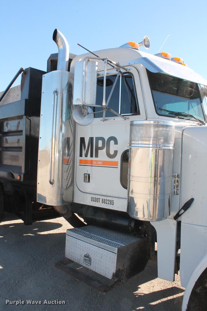 image for item DB5049 2000 Peterbilt 379 dump truck