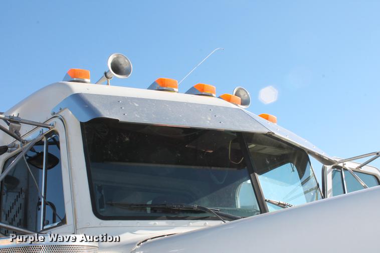 image for item DB5049 2000 Peterbilt 379 dump truck