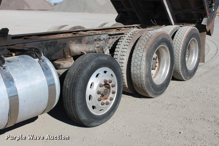 image for item DB5049 2000 Peterbilt 379 dump truck